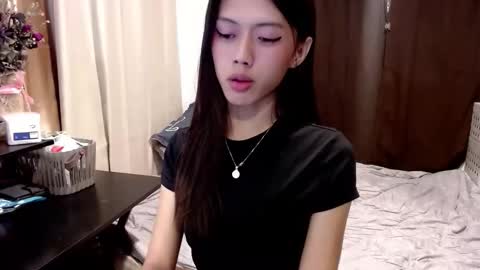 Snapshot of oliviaknightx chatting on 11.17.25 oliviaknightx online show from 11.17.25