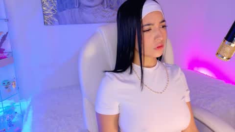 Olivia Mcneill  online show from 02.12.26