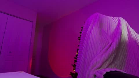 Snapshot of oliviaowens chatting on 12.03.24 Olivia Owens online show from 12.03.24