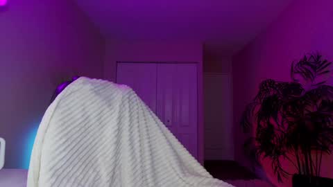 Snapshot of oliviaowens chatting on 02.07.25 Olivia Owens online show from 02.07.25