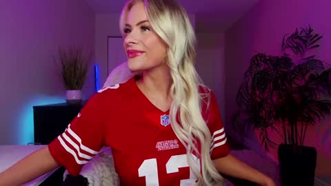 Snapshot of oliviaowens chatting on 02.08.25 Olivia Owens online show from 02.08.25