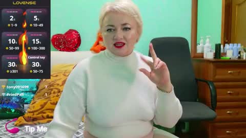 Snapshot of oliviaparadise chatting on 11.13.25 oliviaparadise online show from 11.13.25