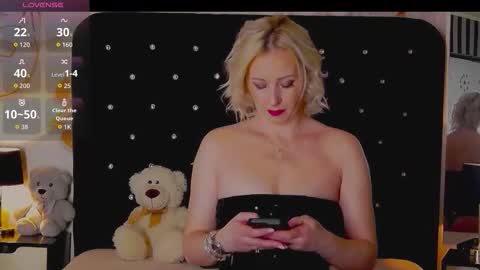 Snapshot of oliviashaw22 chatting on 01.12.26 Olivia online show from 01.12.26