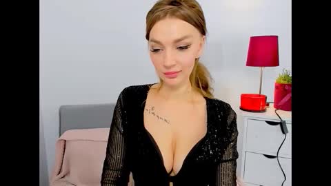 OliviaWomen online show from 01.08.25