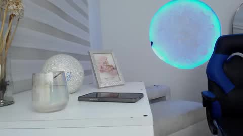 Snapshot of oliviia_cute chatting on 10.23.25 oliviia_cute online show from 10.23.25