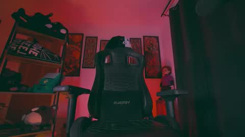 Snapshot of olliver___y chatting on 03.13.26 online show from 03.13.26