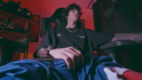 Snapshot of olliver___y chatting on 03.18.26 online show from 03.18.26