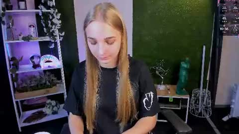 Ollivia online show from 06.12.26