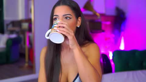 Snapshot of olyviavey chatting on 10.17.25 Olivia hereee Nice to meet you  online show from 10.17.25