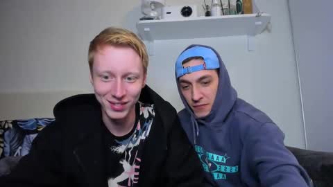 Snapshot of omg_pie chatting on 09.29.25 Mars online show from 09.29.25