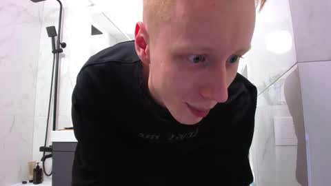 Snapshot of omg_pie chatting on 10.28.25 Mars online show from 10.28.25