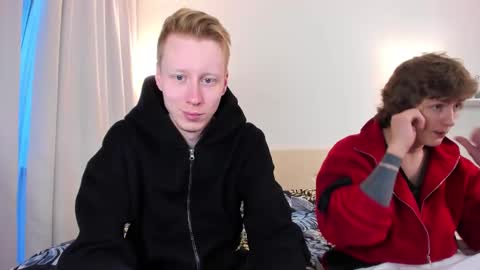 Snapshot of omg_pie chatting on 11.14.25 Mars online show from 11.14.25