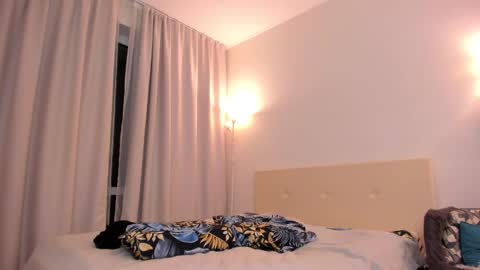 Snapshot of omg_pie chatting on 11.19.25 Mars online show from 11.19.25