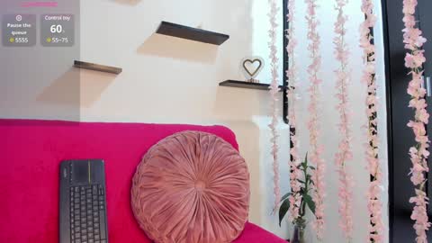 Violette online show from 01.28.25