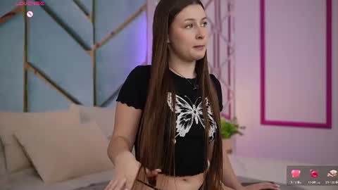 Snapshot of onelaya chatting on 07.27.26 L A Y A online show from 07.27.26