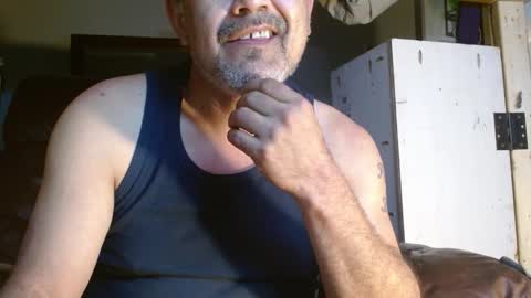 Snapshot of onewayallday chatting on 11.28.25 onewaykenny online show from 11.28.25