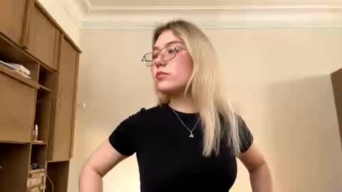 Snapshot of onitapotsander chatting on 02.21.26 Lina online show from 02.21.26