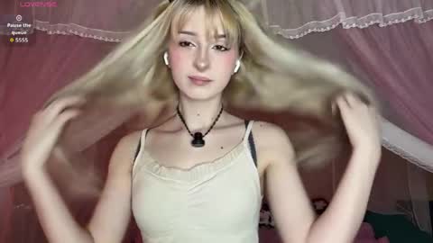 Snapshot of onlyeva1 chatting on 05.09.26 Eva online show from 05.09.26