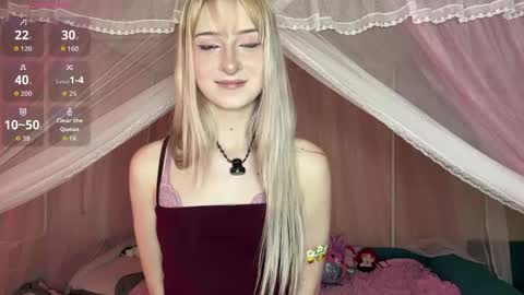Snapshot of onlyeva1 chatting on 05.10.26 Eva online show from 05.10.26