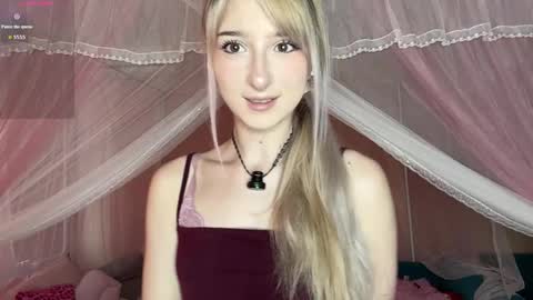 Snapshot of onlyeva1 chatting on 06.05.26 Eva online show from 06.05.26