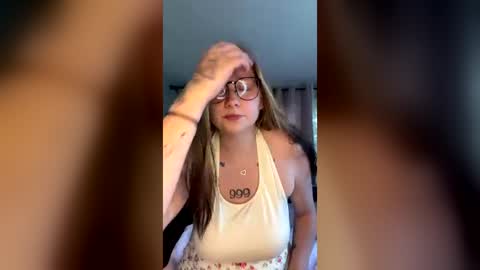 oohlarae22 online show from 06.16.26