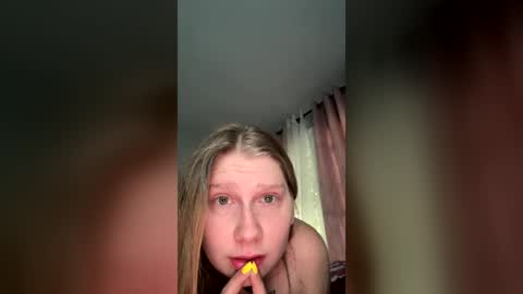 oohlarae22 online show from 06.26.26