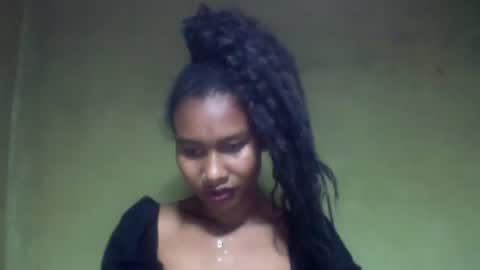 Snapshot of oolyette chatting on 09.22.25 oolyette online show from 09.22.25