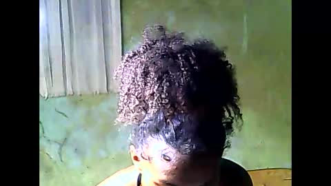 Snapshot of oolyette chatting on 12.02.25 oolyette online show from 12.02.25