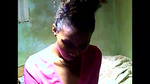 Snapshot of oolyette chatting on 12.04.25 oolyette online show from 12.04.25