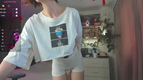 Snapshot of oooooo_li chatting on 10.06.25 Olivia. online show from 10.06.25