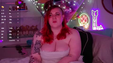 Snapshot of opalreigning chatting on 11.02.25 Opal online show from 11.02.25