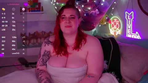 Snapshot of opalreigning chatting on 11.10.25 Opal online show from 11.10.25