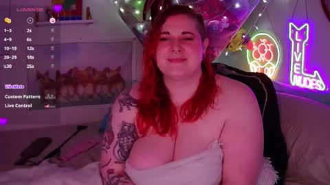 Snapshot of opalreigning chatting on 11.20.25 Opal online show from 11.20.25