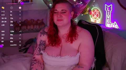 Snapshot of opalreigning chatting on 12.03.25 Opal online show from 12.03.25