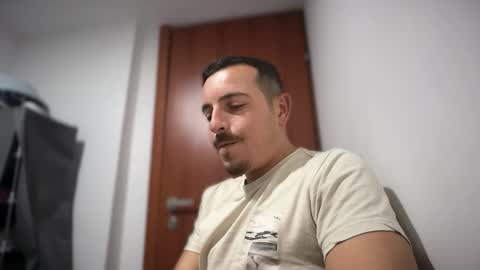 Snapshot of or690 chatting on 11.22.25 or online show from 11.22.25