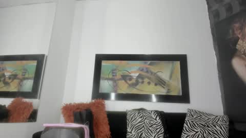 Snapshot of orianadollx chatting on 10.14.25 Oriana online show from 10.14.25