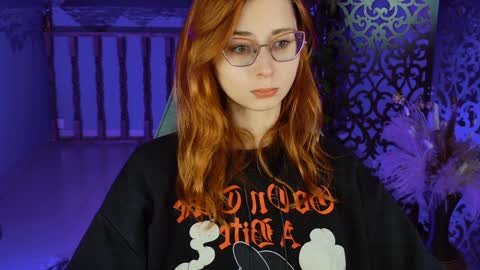 Snapshot of orianna_blade chatting on 01.04.25 Orianna -  Hi Im into geek culture cosplay crafting LARP games. Shall we play DnD online show from 01.04.25