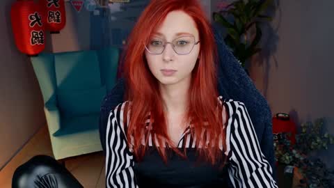 Snapshot of orianna_blade chatting on 01.07.25 Orianna -  Hi Im into geek culture cosplay crafting LARP games. Shall we play DnD online show from 01.07.25