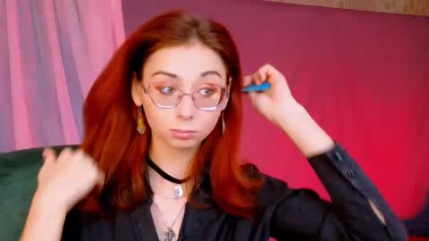Snapshot of orianna_blade chatting on 09.23.25 Orianna -  Hi Im into geek culture cosplay crafting LARP games. Shall we play DnD online show from 09.23.25