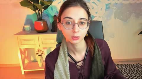 Snapshot of orianna_blade chatting on 10.17.25 Orianna -  Hi Im into geek culture cosplay crafting LARP games. Shall we play DnD online show from 10.17.25