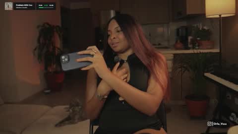 Snapshot of orla_voss chatting on 11.12.25 Orla online show from 11.12.25