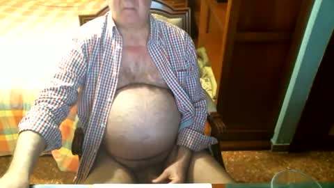 Snapshot of oscarw chatting on 04.05.26 Oscar online show from 04.05.26
