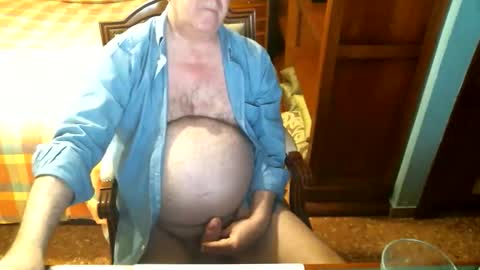 Snapshot of oscarw chatting on 04.08.26 Oscar online show from 04.08.26