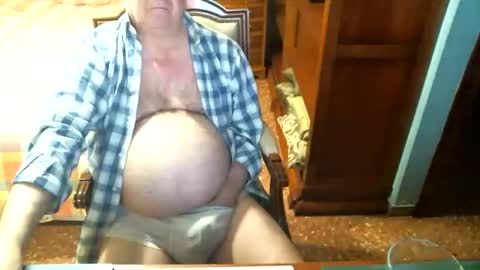 Snapshot of oscarw chatting on 04.26.26 Oscar online show from 04.26.26