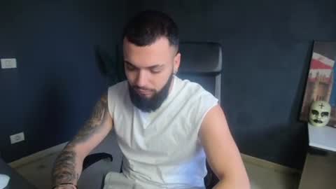 Snapshot of oscarwills chatting on 07.25.26 OscarWills online show from 07.25.26