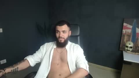 Snapshot of oscarwills chatting on 07.28.26 OscarWills online show from 07.28.26