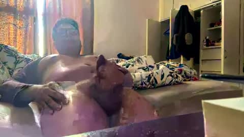 Snapshot of oskaradam02 chatting on 01.12.25 Oskar A. online show from 01.12.25