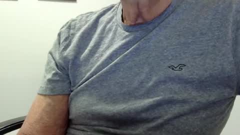 Snapshot of ossibottom chatting on 06.22.26 Ossi online show from 06.22.26