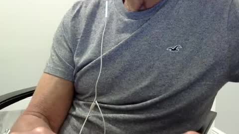 Snapshot of ossibottom chatting on 06.26.26 Ossi online show from 06.26.26