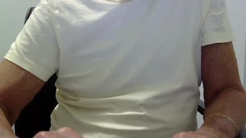 Snapshot of ossibottom chatting on 07.02.26 Ossi online show from 07.02.26